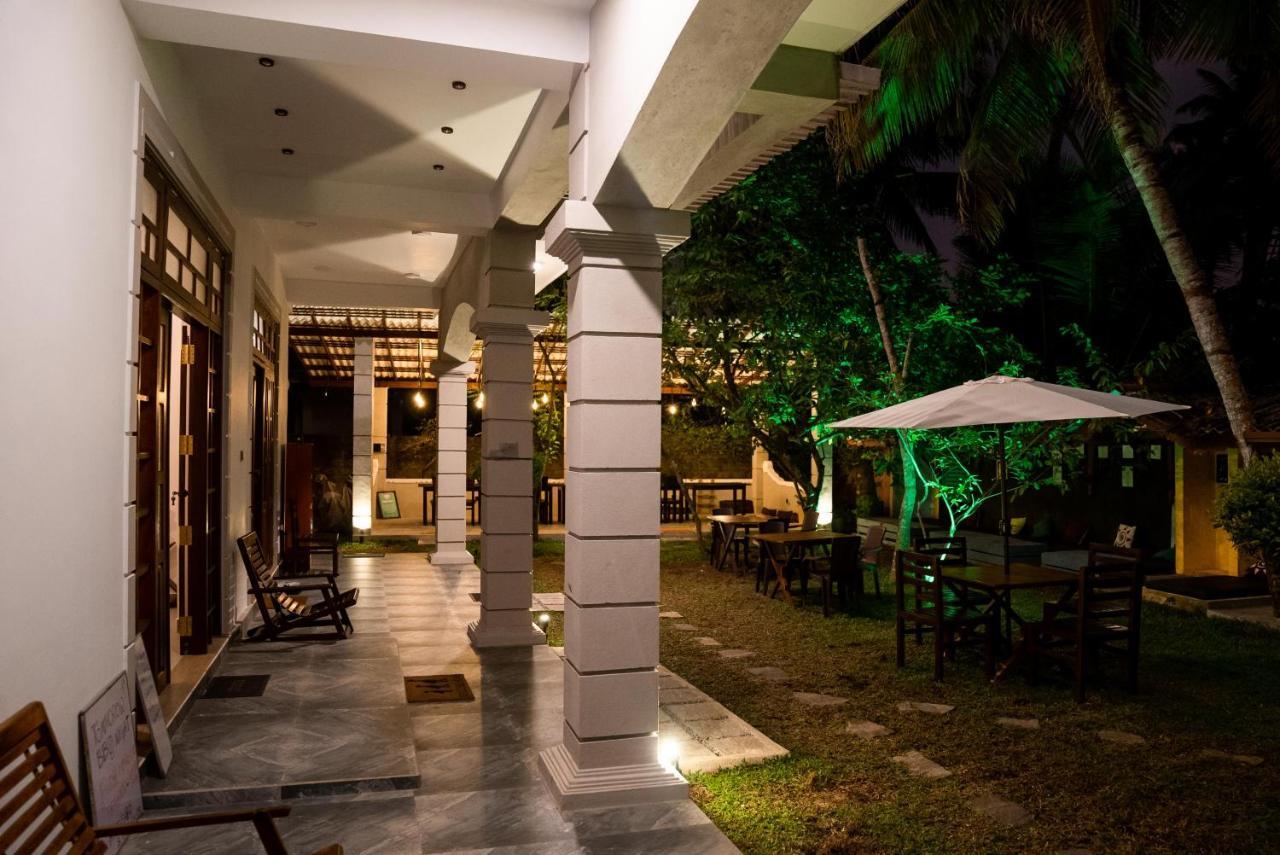 Plantation Surf Inn & Restaurant - Midigama East Exterior foto