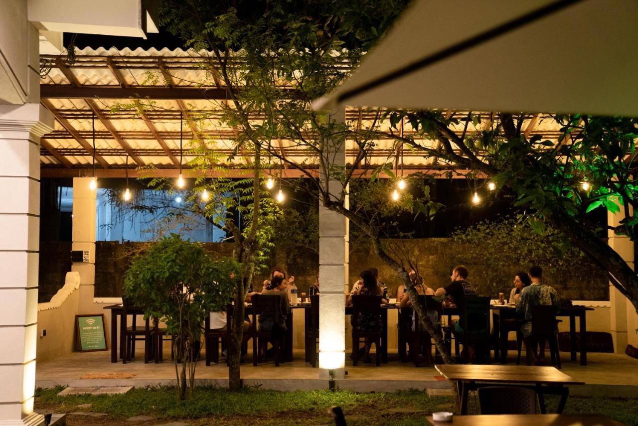 Plantation Surf Inn & Restaurant - Midigama East Exterior foto