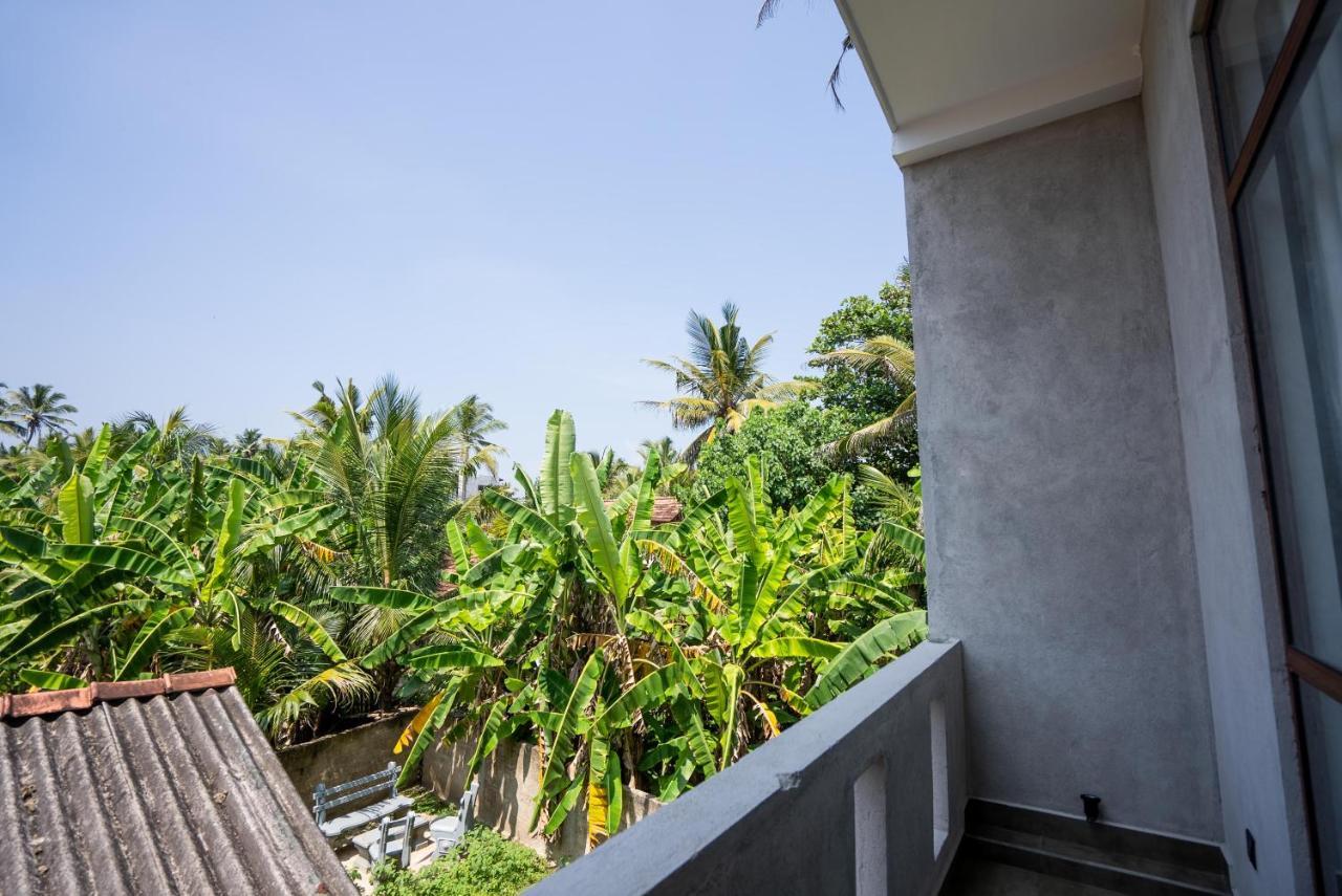 Plantation Surf Inn & Restaurant - Midigama East Exterior foto