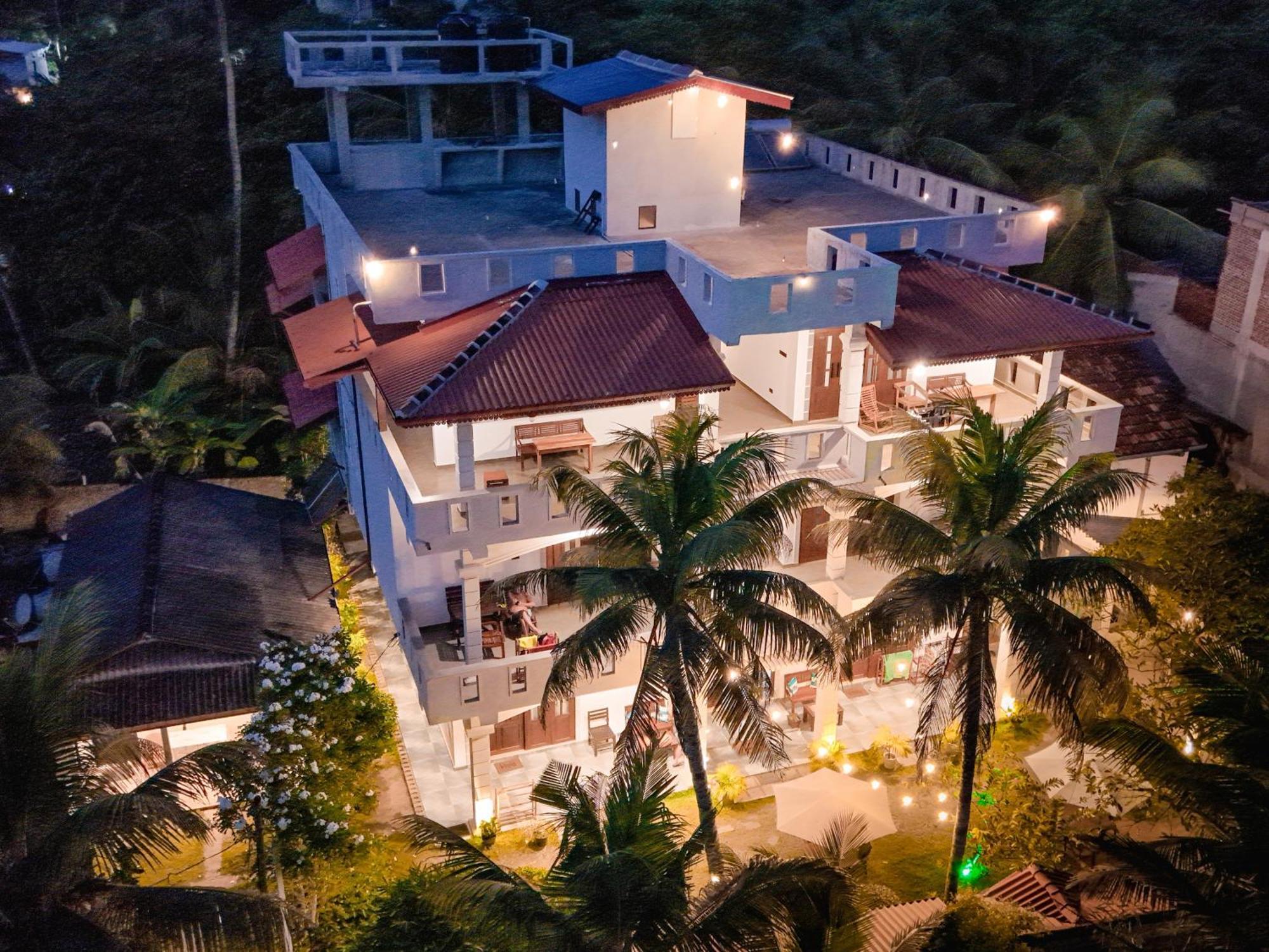 Plantation Surf Inn & Restaurant - Midigama East Exterior foto