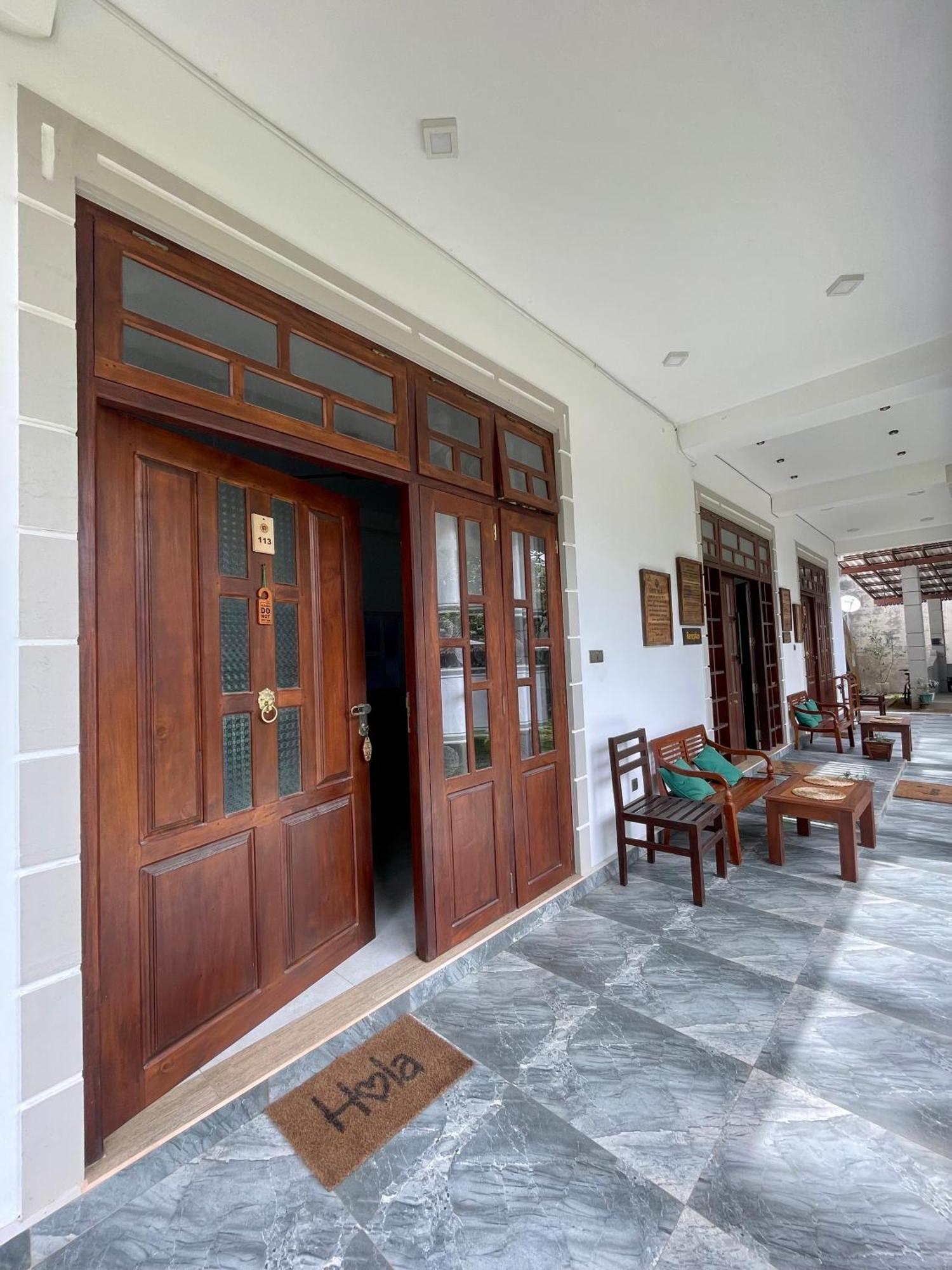 Plantation Surf Inn & Restaurant - Midigama East Exterior foto