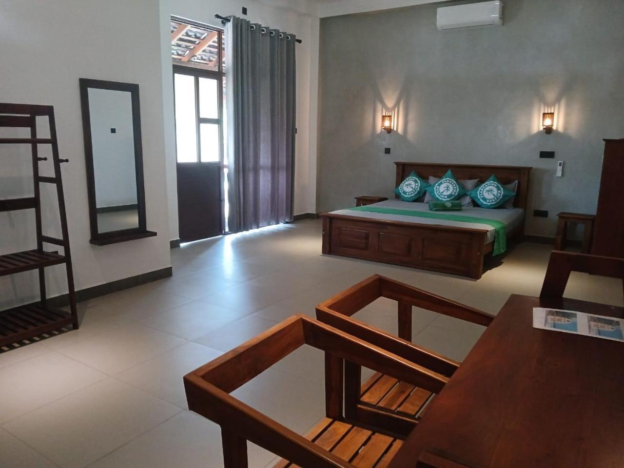 Plantation Surf Inn & Restaurant - Midigama East Quarto foto