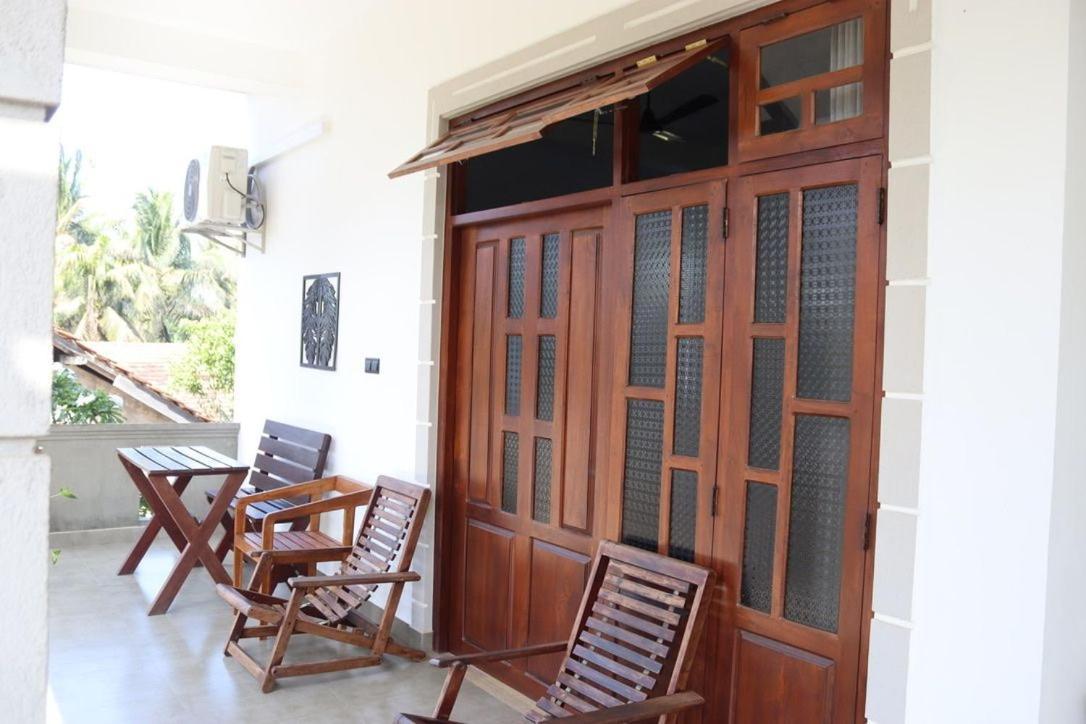 Plantation Surf Inn & Restaurant - Midigama East Exterior foto