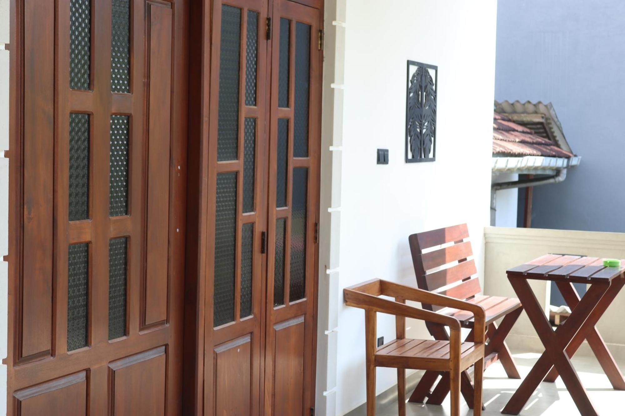Plantation Surf Inn & Restaurant - Midigama East Exterior foto