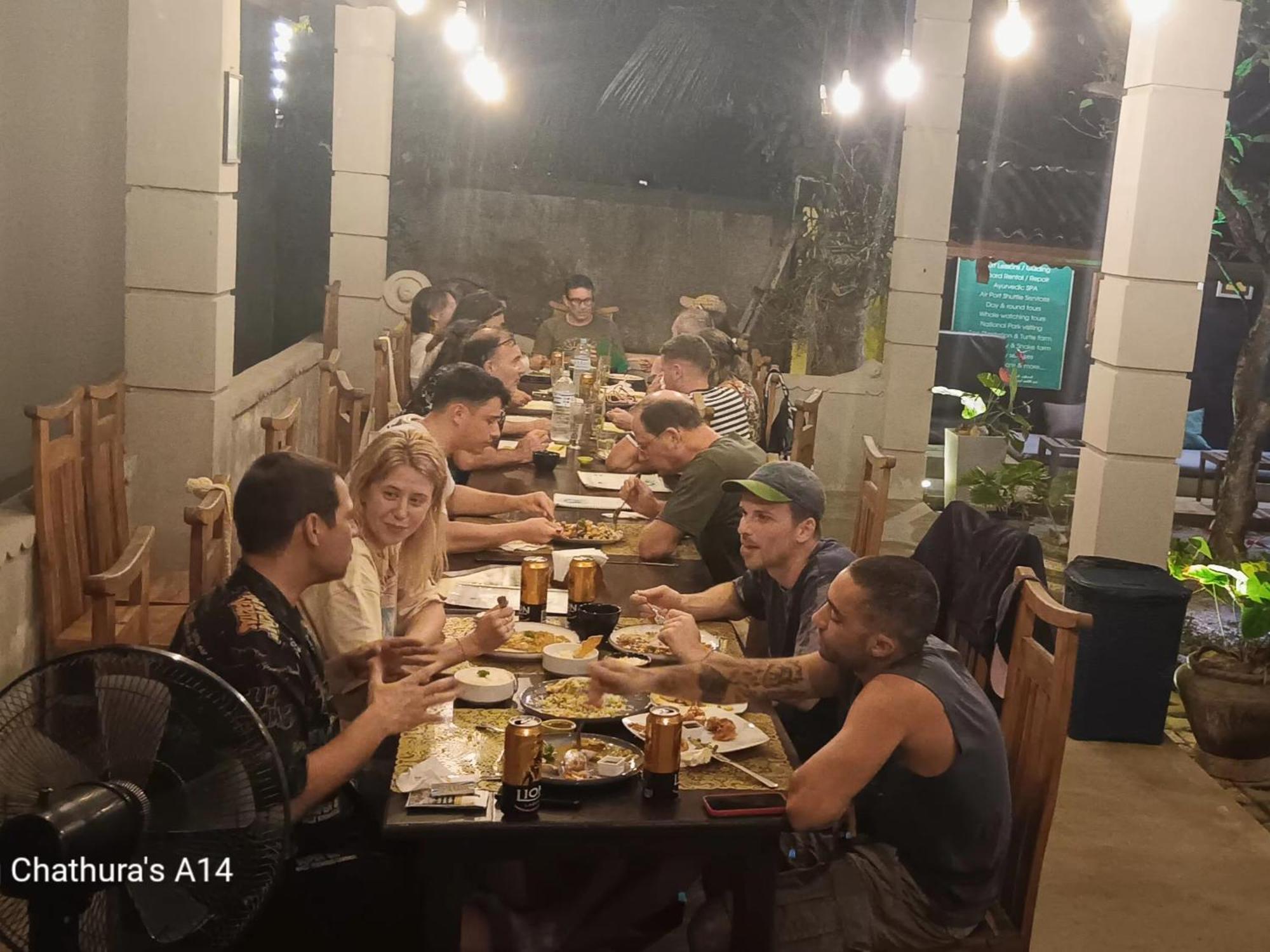 Plantation Surf Inn & Restaurant - Midigama East Exterior foto