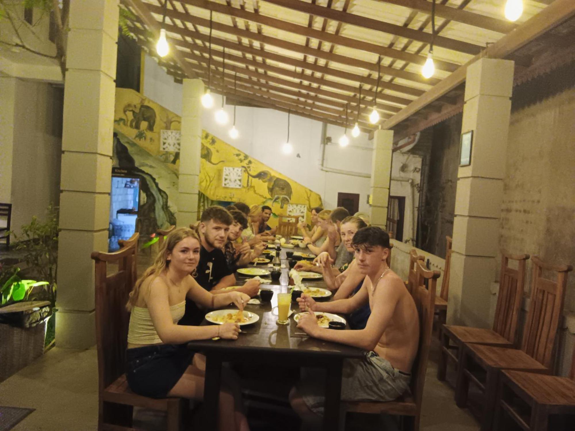 Plantation Surf Inn & Restaurant - Midigama East Exterior foto